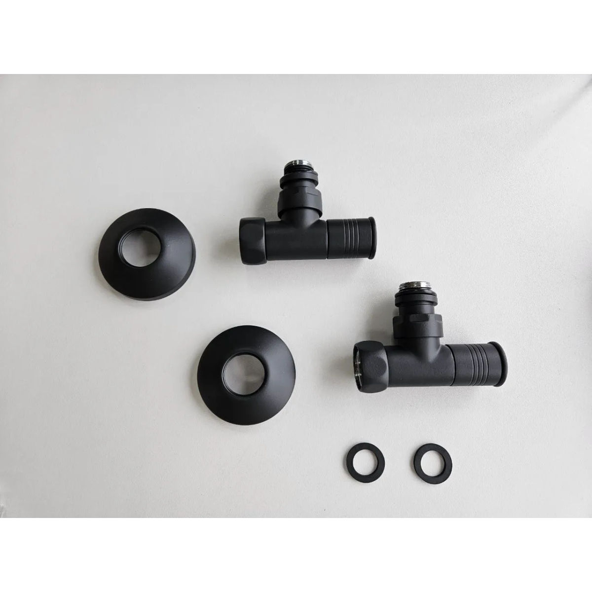 Маргроид 4703 Вентиль запорный угловой 3/4''х1/2'' г/ш черный матовый + отражатели