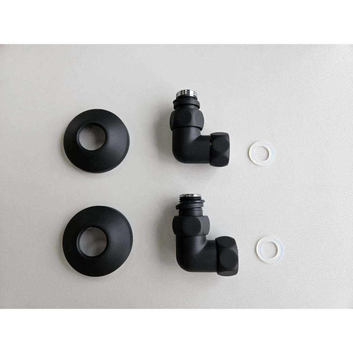 Маргроид 762SCH0504 Соединение угловое со сгоном 3/4"x1/2" г/ш черный матовый + отражатели
