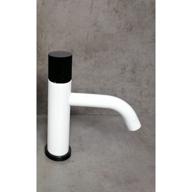 Смеситель для раковины BOHEME Stick 121-WB White Diamond Black