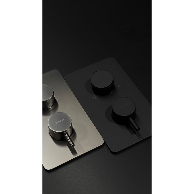 Смеситель скрытого монтажа для душа BOHEME Cell 134-2-B с термостатом Black