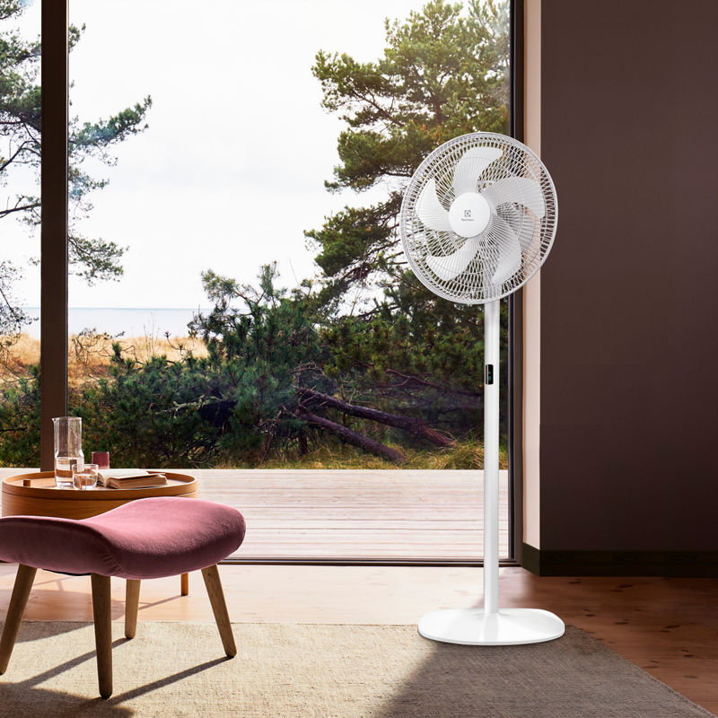 Вентилятор осевой Electrolux EFF-1002i напольный