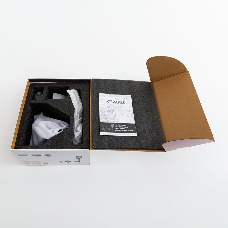 LINER-VD-GM Смеситель для ванны и душа однорычажный  в комплекте с ручным душем, шлангом и держателем, исполнение оружейная сталь
