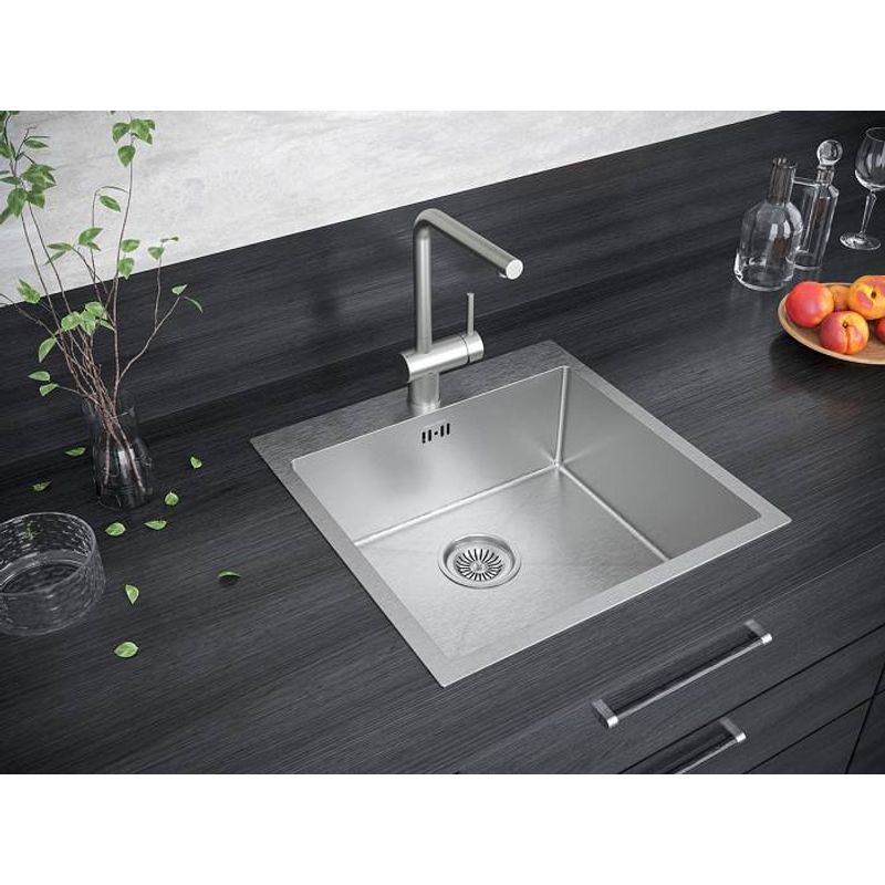 Кухонная мойка из нержавеющей стали Paulmark Kroner 51 PM215151-BS брашированная нержавеющая сталь 510х510 мм